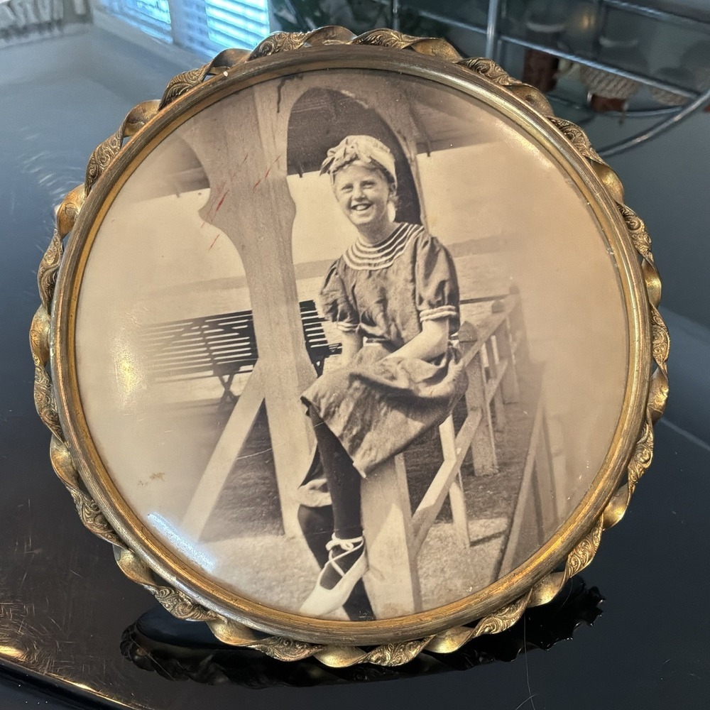 6" Celluloid Photo Button Framed Easel Columbia Medallion Studios Girl‎ At Beach